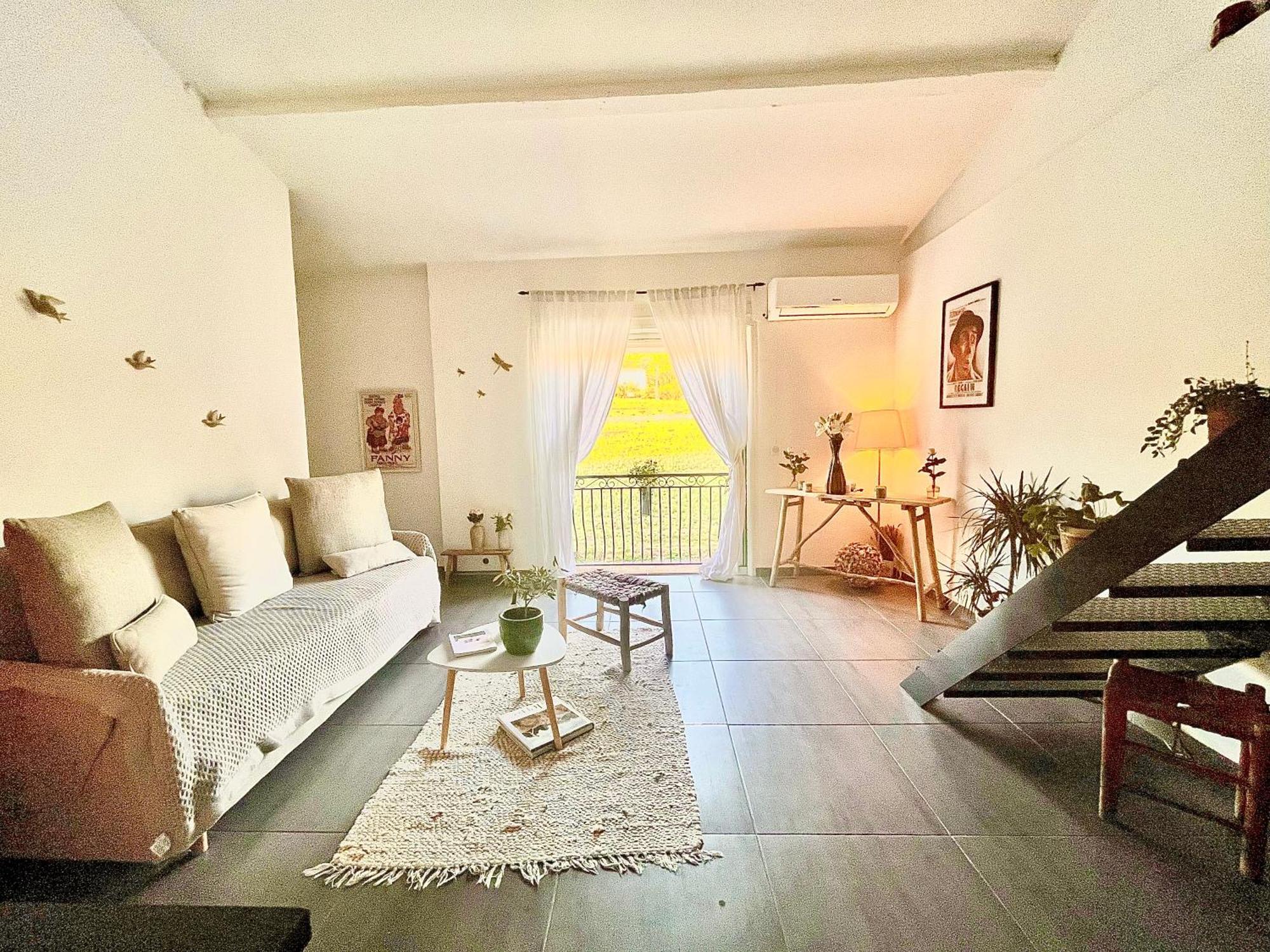 Appartamento Loft Atypique Au Milieu Des Champs Tourrettes Esterno foto